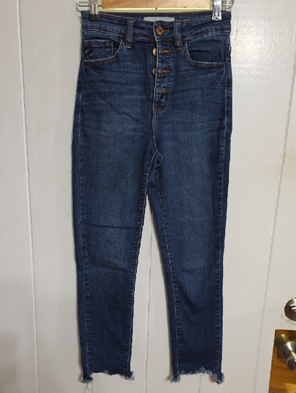 KanCan Denim Jeans "Estilo" Button Fly Raw Hem Stretch Comfort Sz 0/23 EUC